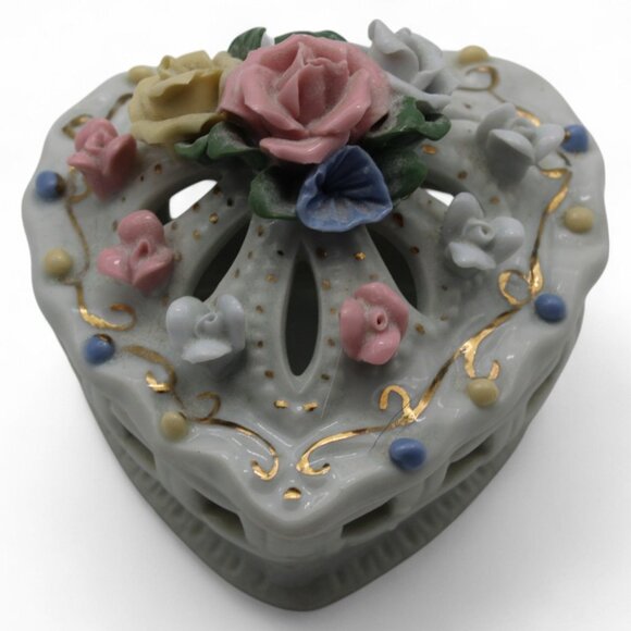 Heart-Shaped Porcelain Trinket Box With Floral Lid Design - Picture 1 of 7